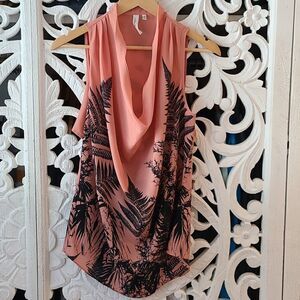 Robbi & Nikki women's top with open back detail size S